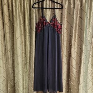 EUC- Vintage Lace Bodice Full Length Night Chemise w/Front Slit